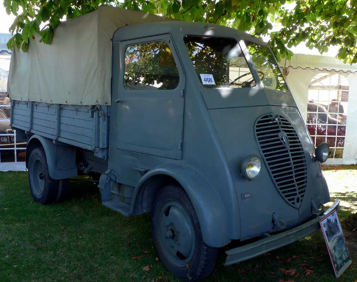 L1010154.JPG - This is a peugeot French army truck. There's no truth to the rumor that it has a 5-speed reverse.